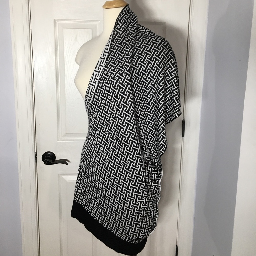 Papillon Toga Shaw Sweater